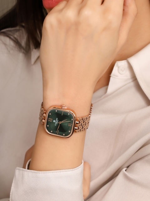 Carlton London Women Dial & Stainless Steel Bracelet Style Straps Analogue Watch CLSSCDGRN